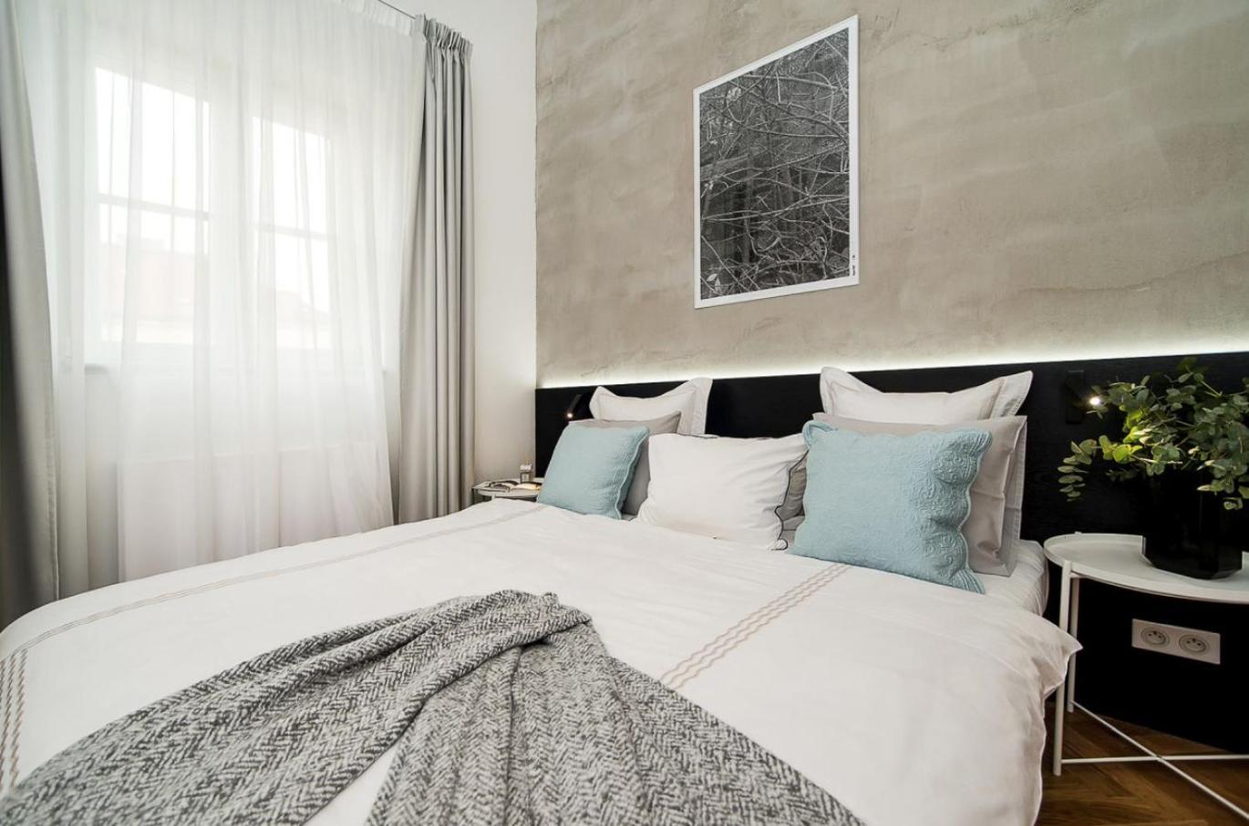 Large And Modern Apartment In The Heart Of Praga Exterior foto